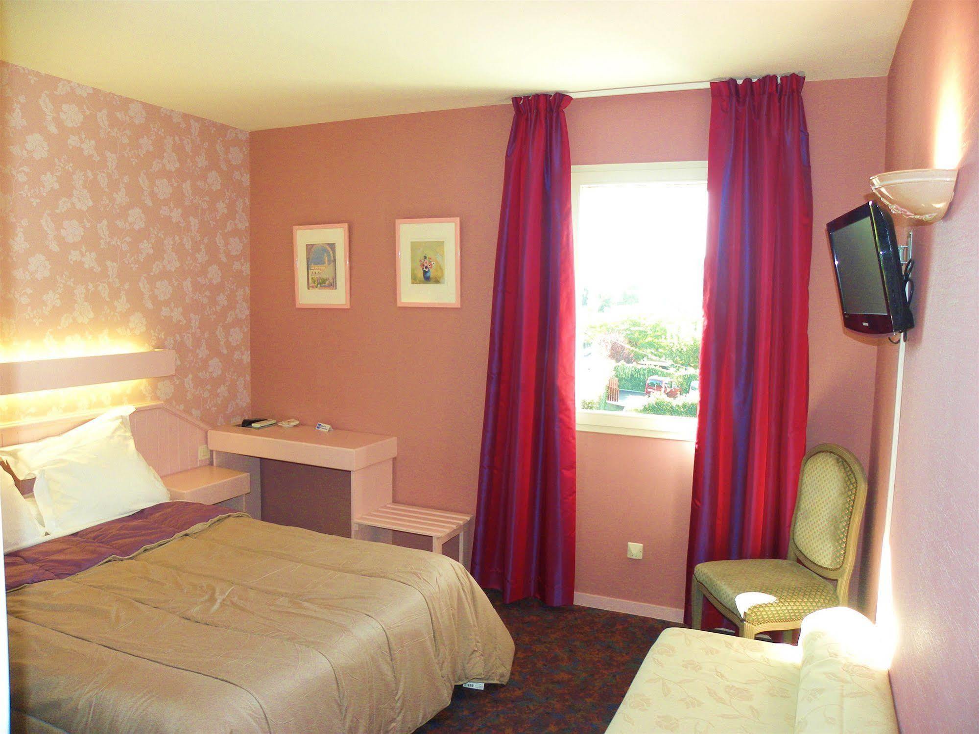 Hotel Ursula Cambo-les-Bains Exterior photo